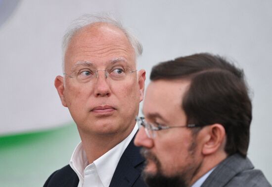 ПМЭФ-2025. Деловой завтрак Сбера "Ставки против роста: каким будет ближайший год?"