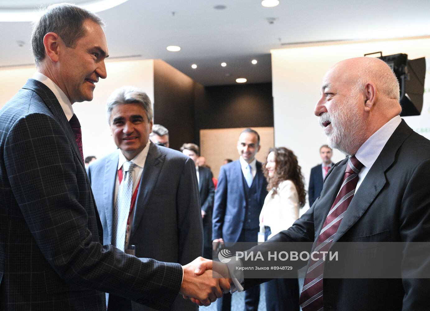 ПМЭФ-2025. Деловой завтрак Сбера "Ставки против роста: каким будет ближайший год?"