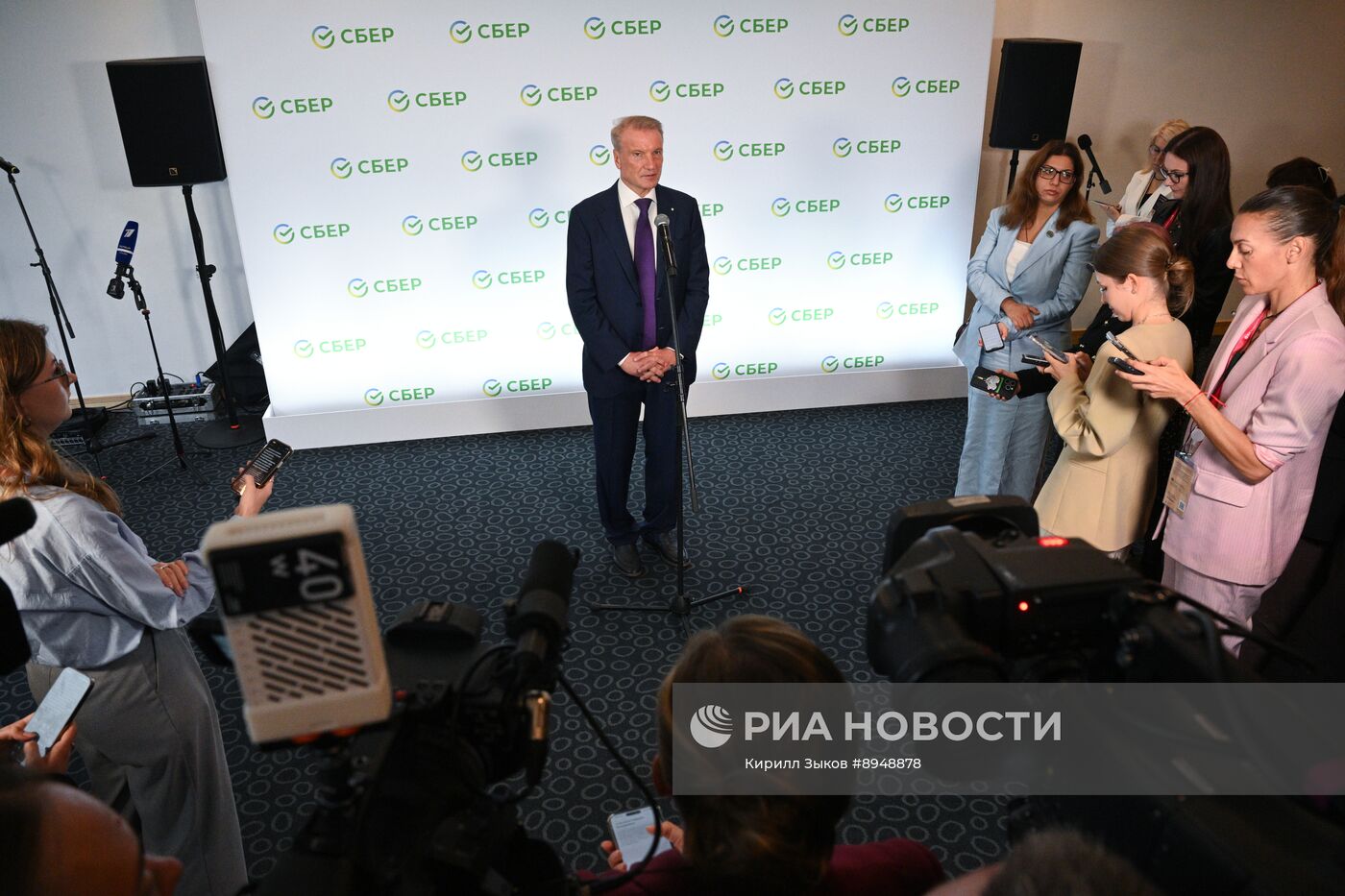 ПМЭФ-2025. Деловой завтрак Сбера "Ставки против роста: каким будет ближайший год?"