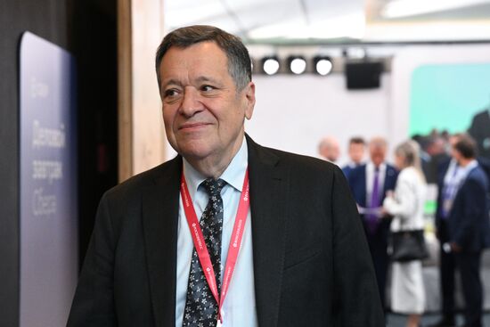 ПМЭФ-2025. Деловой завтрак Сбера "Ставки против роста: каким будет ближайший год?"