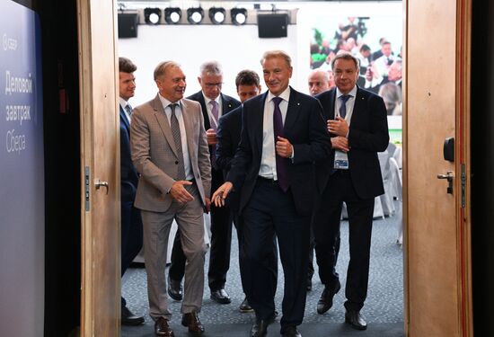 ПМЭФ-2025. Деловой завтрак Сбера "Ставки против роста: каким будет ближайший год?"