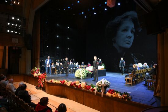 Прощание с народной артисткой РФ Натальей Теняковой