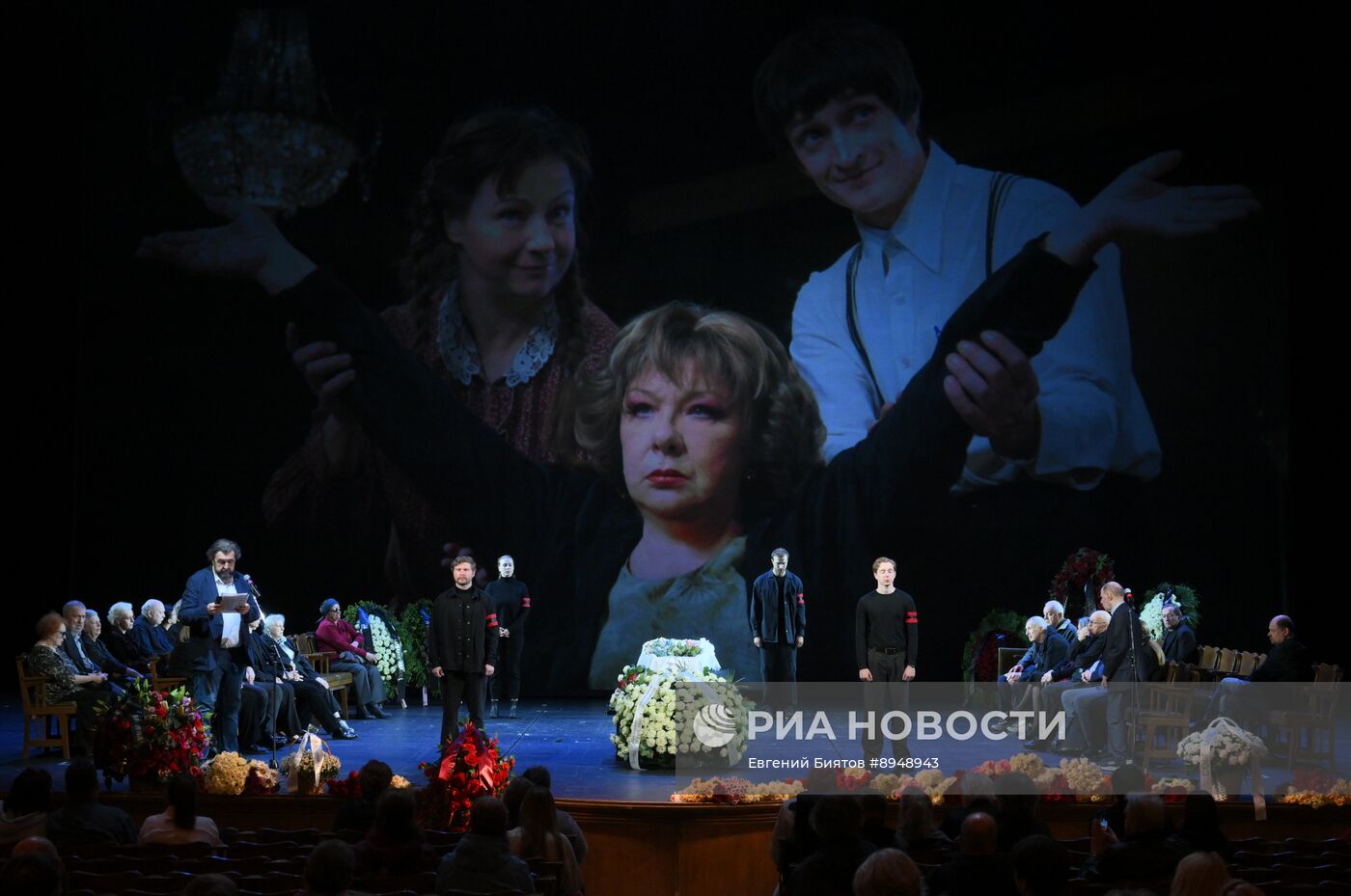 Прощание с народной артисткой РФ Натальей Теняковой