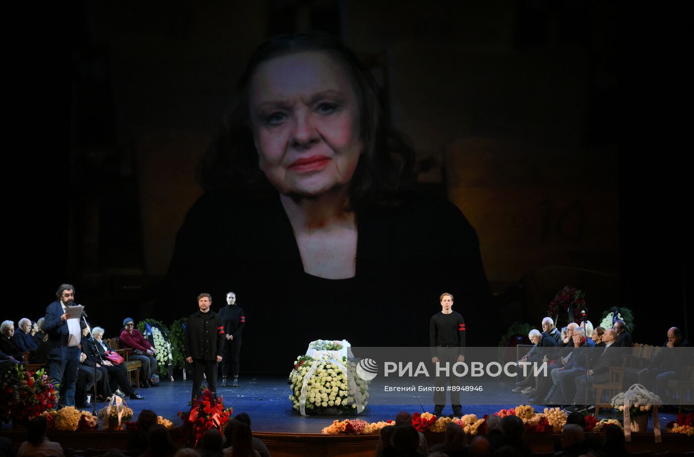 Прощание с народной артисткой РФ Натальей Теняковой