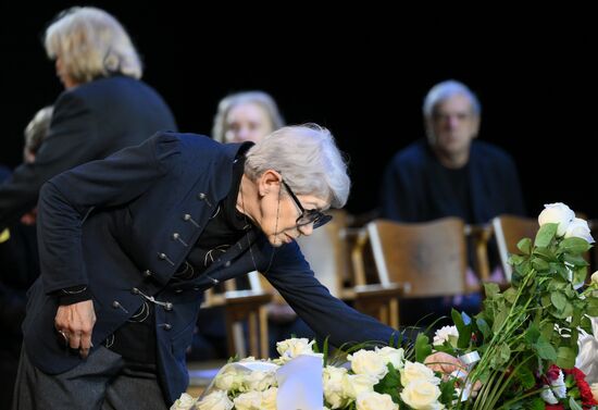 Прощание с народной артисткой РФ Натальей Теняковой