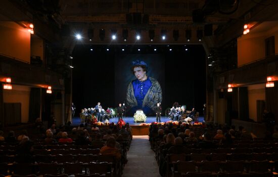 Прощание с народной артисткой РФ Натальей Теняковой