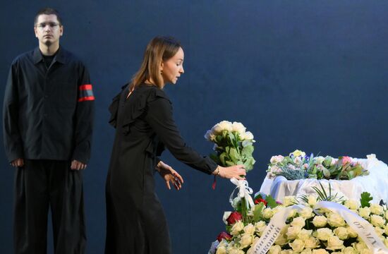 Прощание с народной артисткой РФ Натальей Теняковой