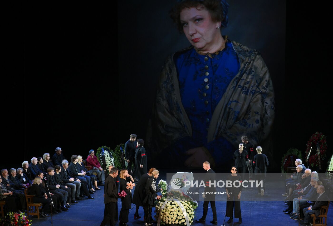 Прощание с народной артисткой РФ Натальей Теняковой