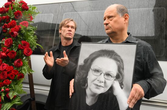 Прощание с народной артисткой РФ Натальей Теняковой