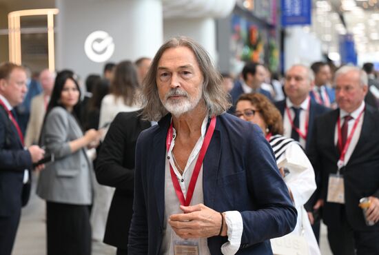 ПМЭФ-2025. Сбор гостей перед началом пленарного заседания