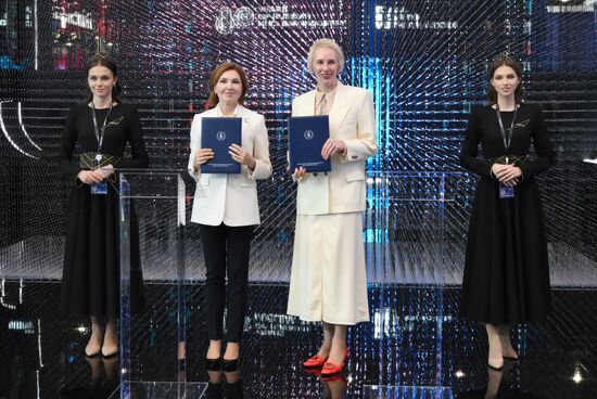 ПМЭФ-2025. Подписания