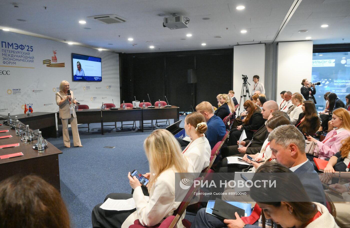 ПМЭФ-2025. Мастер-класс по кросс-культурным переговорам: студенты против экспертов