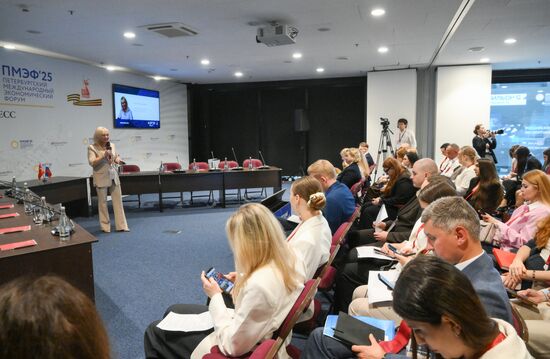 ПМЭФ-2025. Мастер-класс по кросс-культурным переговорам: студенты против экспертов