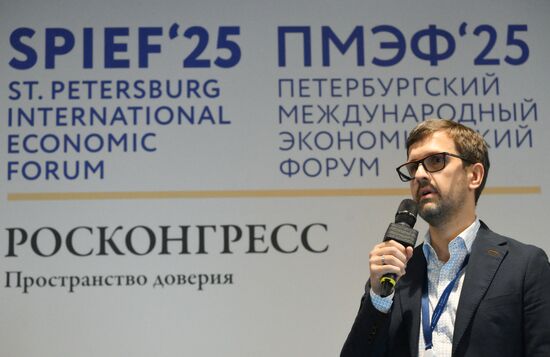 ПМЭФ-2025. Мастер-класс по кросс-культурным переговорам: студенты против экспертов