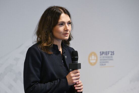 ПМЭФ-2025. Мастер-класс по кросс-культурным переговорам: студенты против экспертов