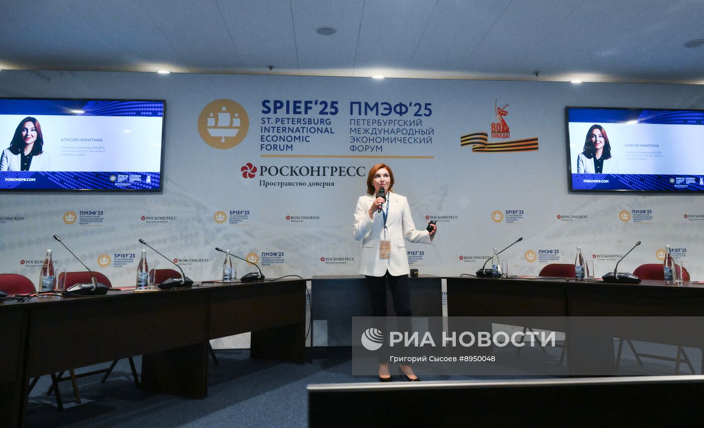 ПМЭФ-2025. Мастер-класс по кросс-культурным переговорам: студенты против экспертов