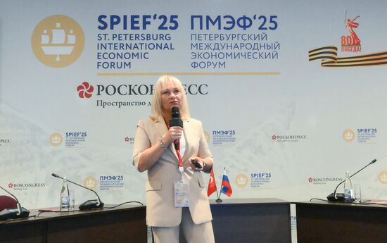 ПМЭФ-2025. Мастер-класс по кросс-культурным переговорам: студенты против экспертов