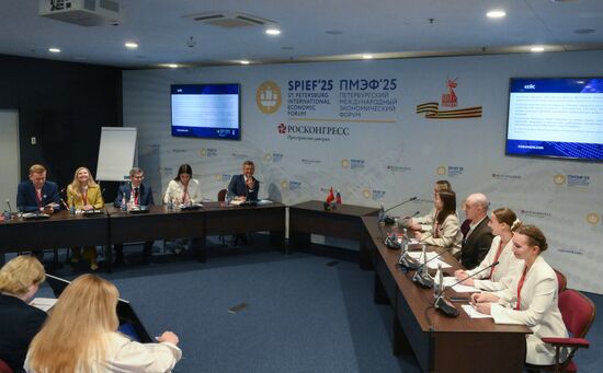 ПМЭФ-2025. Мастер-класс по кросс-культурным переговорам: студенты против экспертов