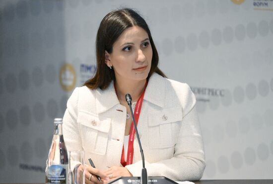 ПМЭФ-2025. Мастер-класс по кросс-культурным переговорам: студенты против экспертов