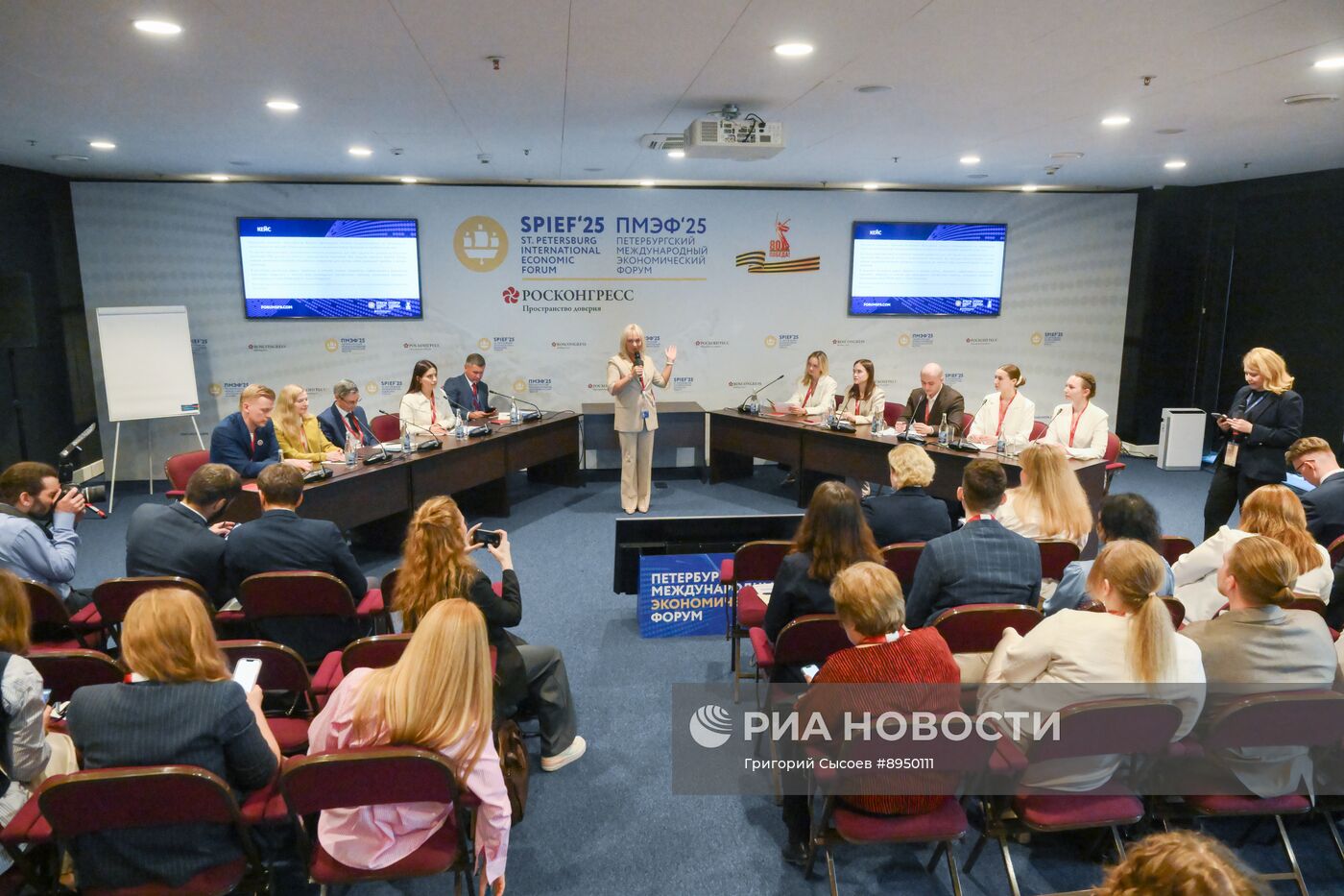 ПМЭФ-2025. Мастер-класс по кросс-культурным переговорам: студенты против экспертов