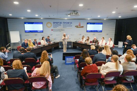 ПМЭФ-2025. Мастер-класс по кросс-культурным переговорам: студенты против экспертов