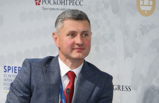 ПМЭФ-2025. Мастер-класс по кросс-культурным переговорам: студенты против экспертов