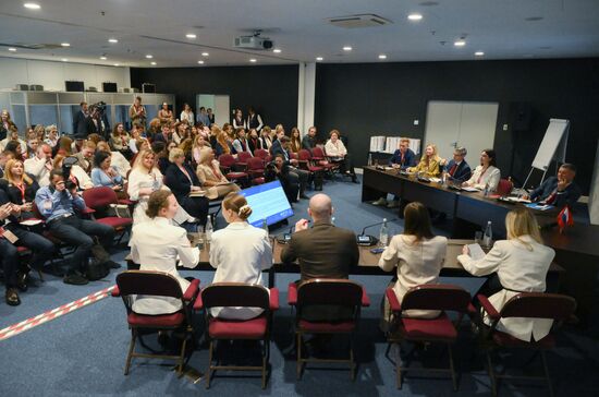 ПМЭФ-2025. Мастер-класс по кросс-культурным переговорам: студенты против экспертов