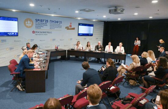 ПМЭФ-2025. Мастер-класс по кросс-культурным переговорам: студенты против экспертов