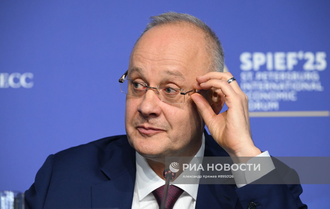 ПМЭФ-2025. Итоговый брифинг советника президента РФ А.А. Кобякова