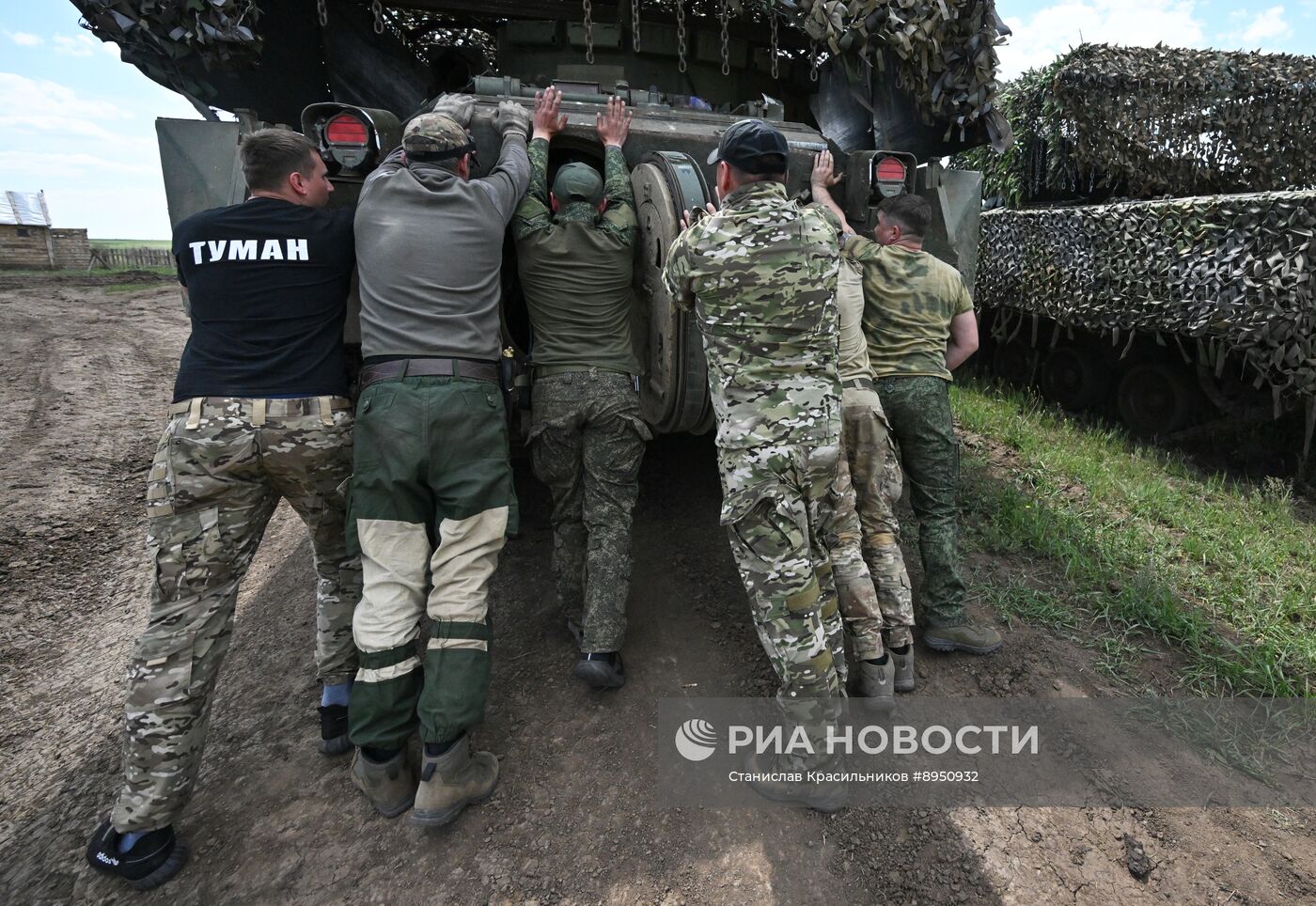 Ходовые испытания трофейной БМП "Брэдли" на полигоне в зоне СВО 
