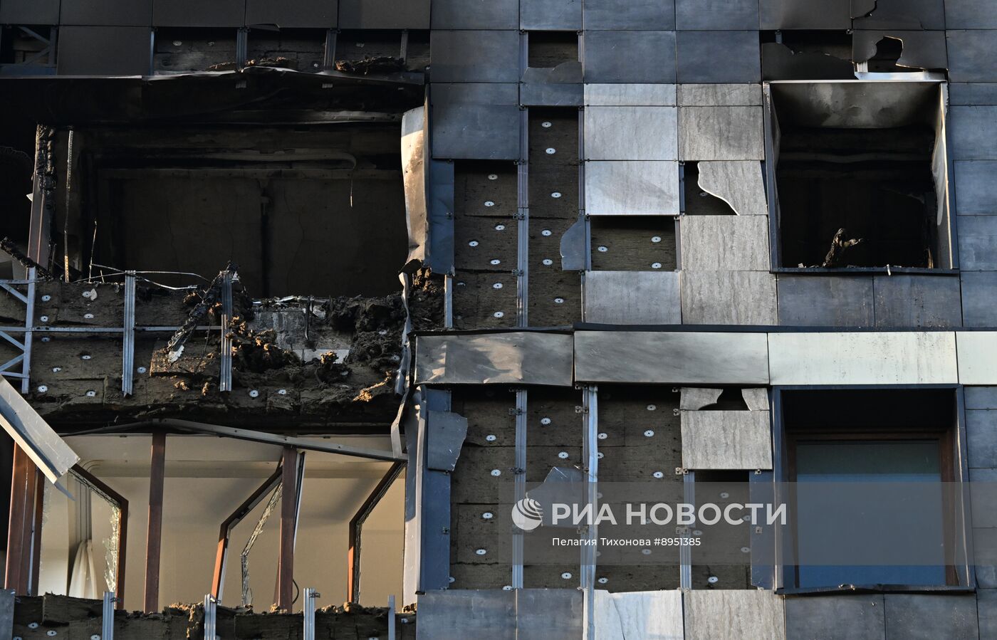 Последствия попадания БПЛА в жилой дом в подмосковном Красногорске