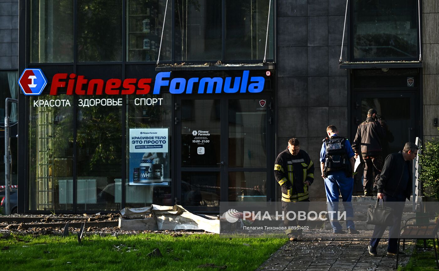 Последствия попадания БПЛА в жилой дом в подмосковном Красногорске