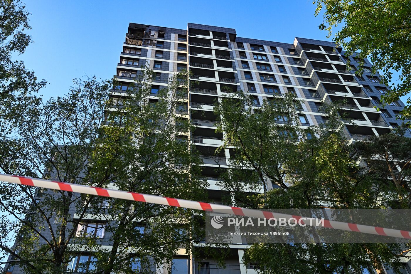 Последствия попадания БПЛА в жилой дом в подмосковном Красногорске