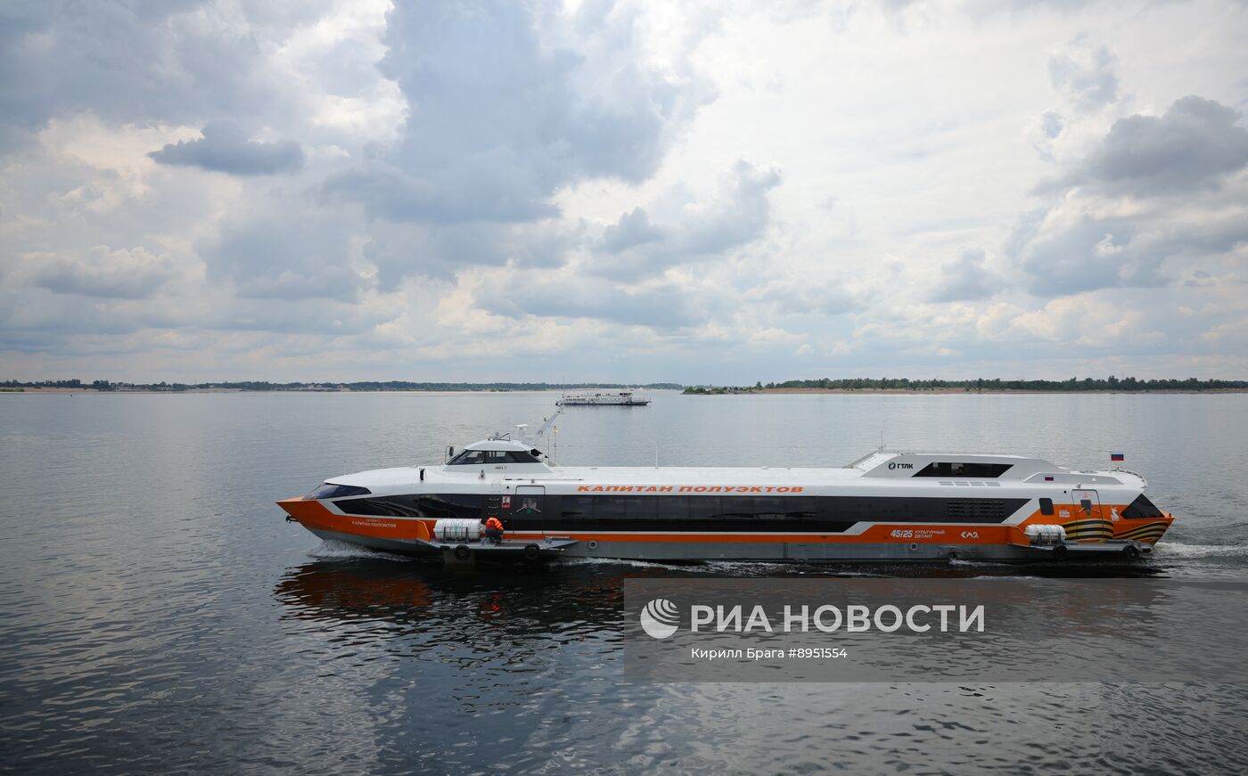 Запуск скоростного судна "Метеор" из Волгограда в Саратов