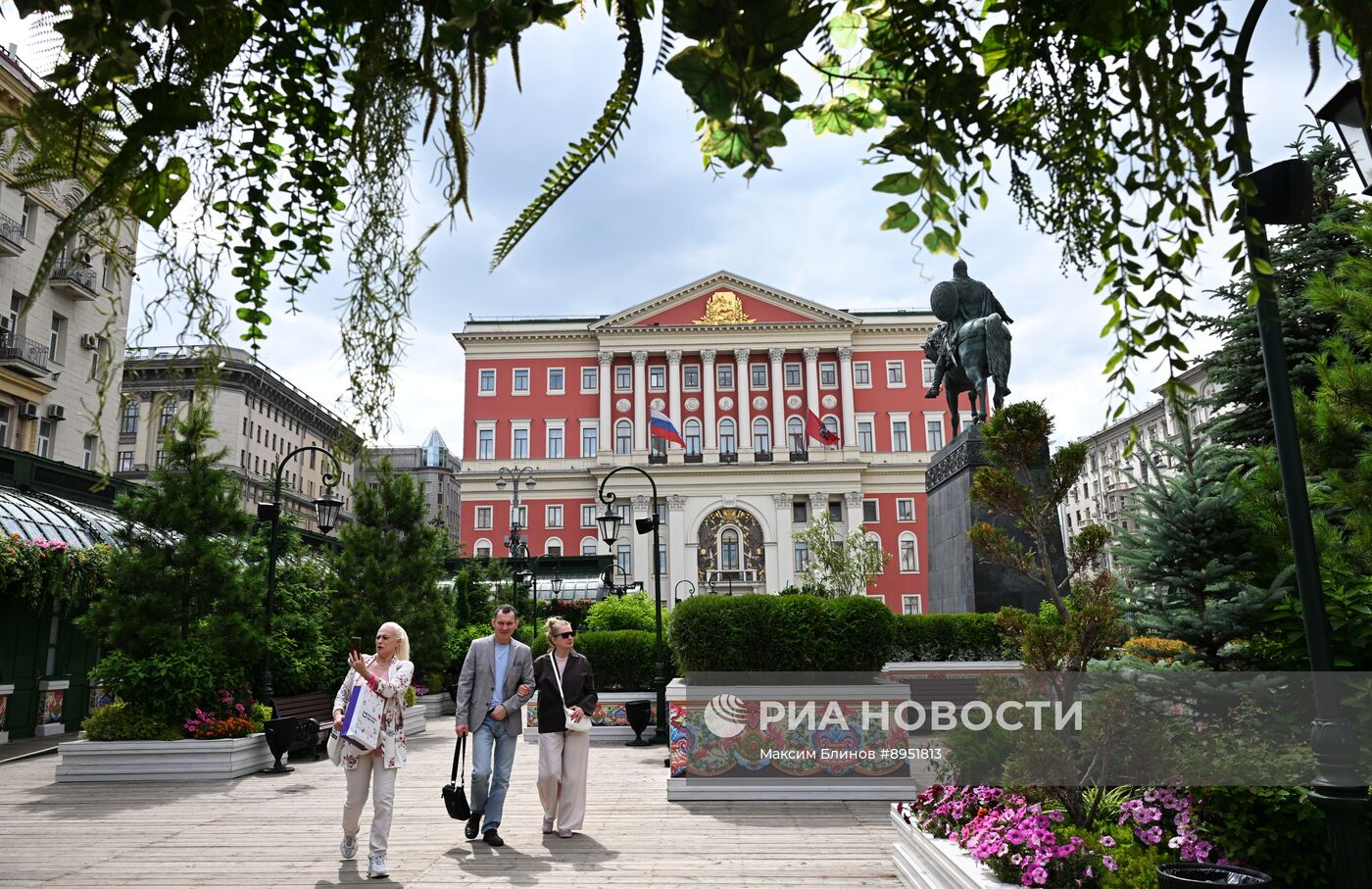 Украшение Москвы к летнему сезону