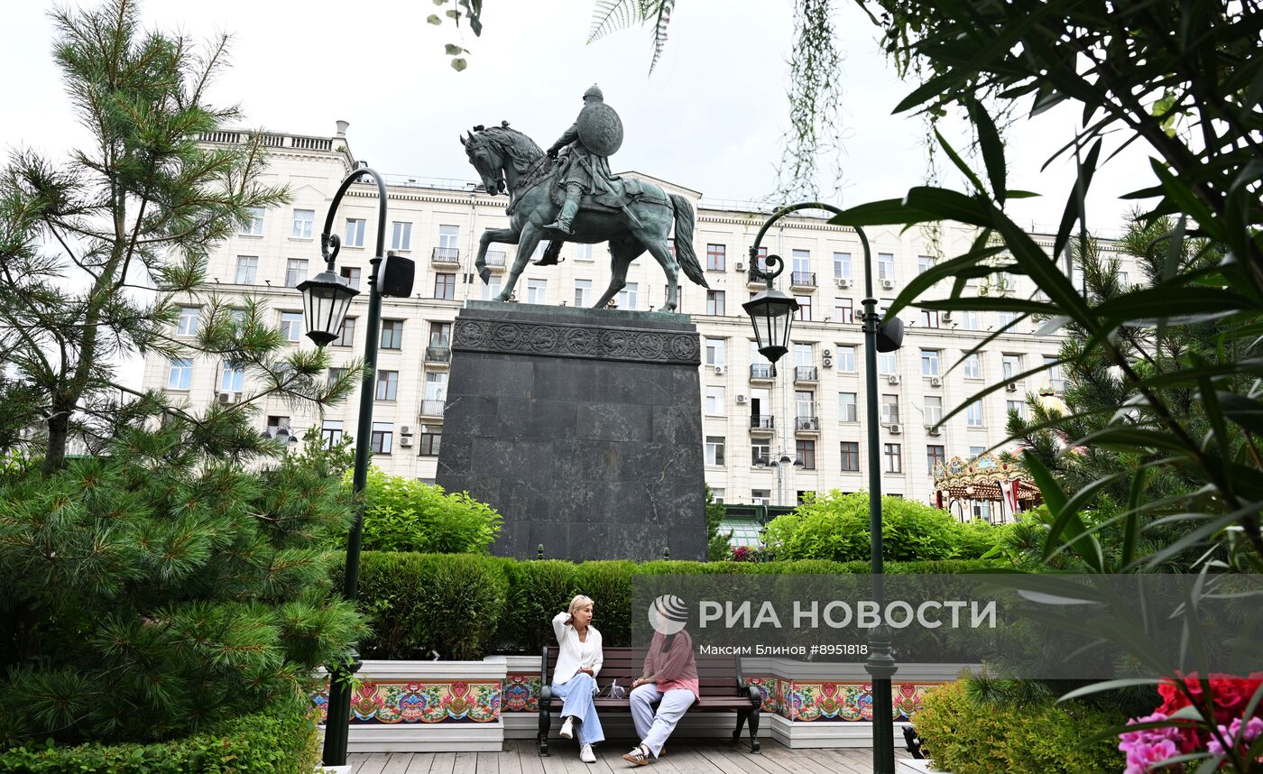 Украшение Москвы к летнему сезону