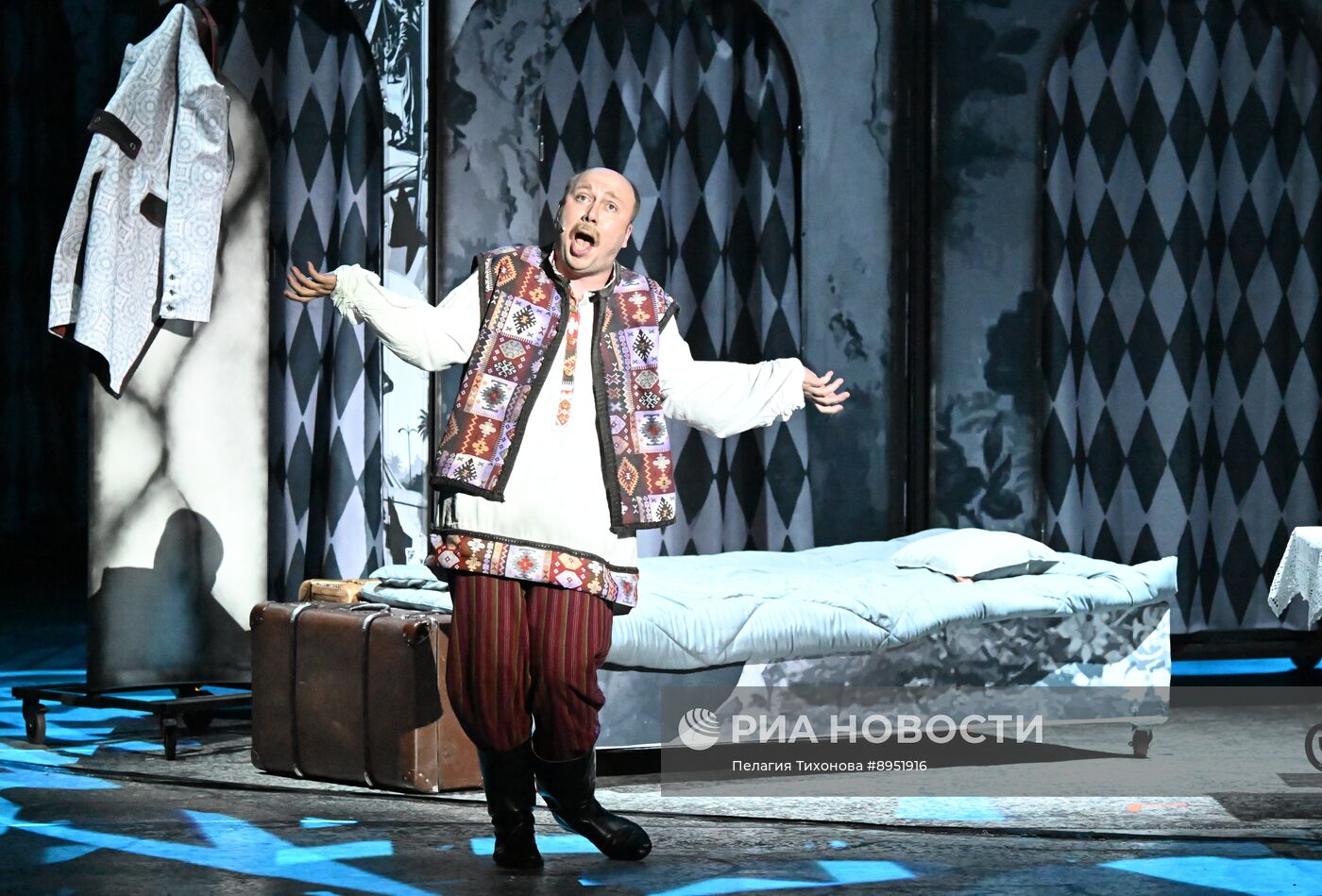 Предпремьерный показ спектакля "Ревизор" в театре Российской Армии