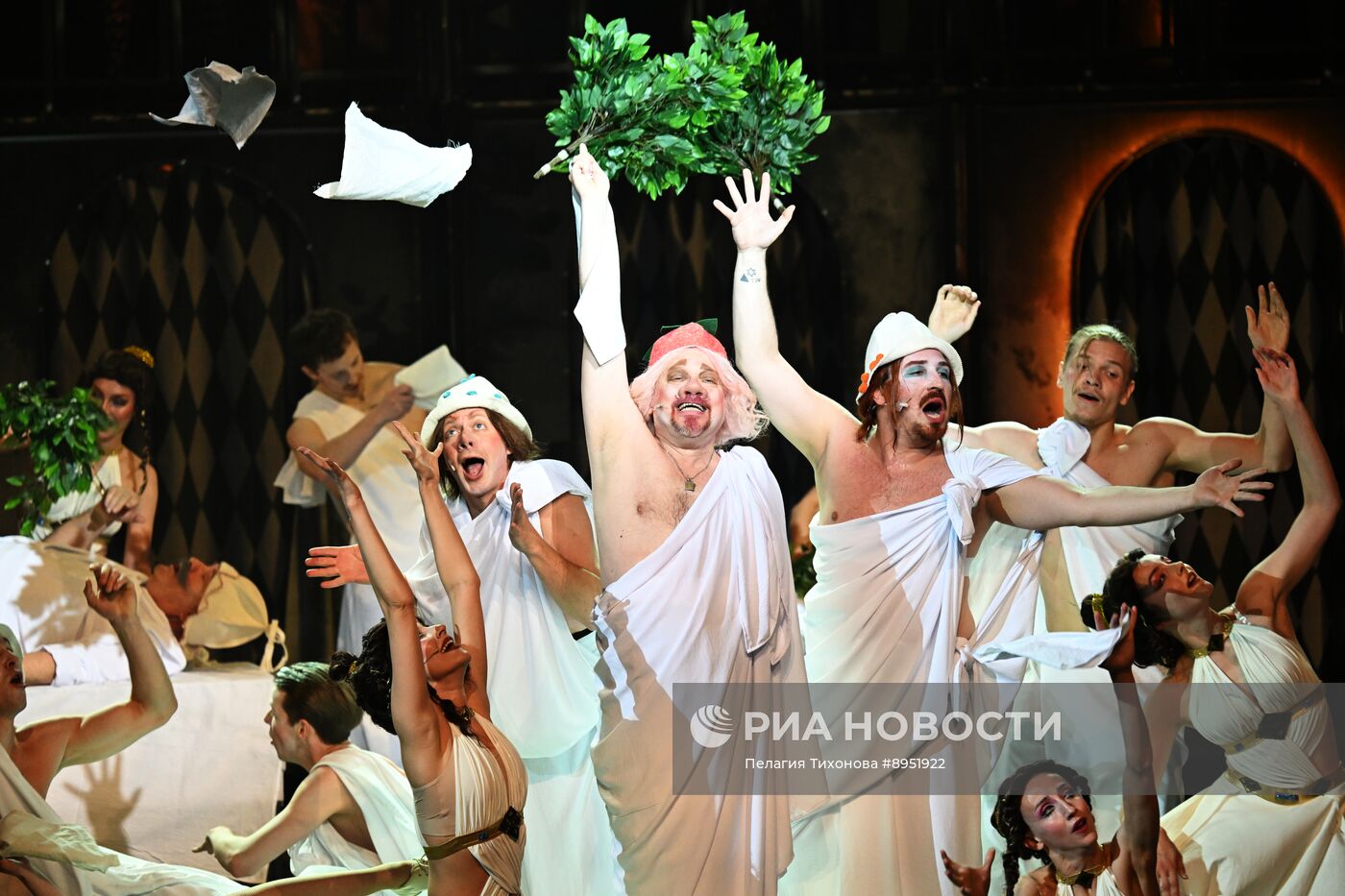 Предпремьерный показ спектакля "Ревизор" в театре Российской Армии