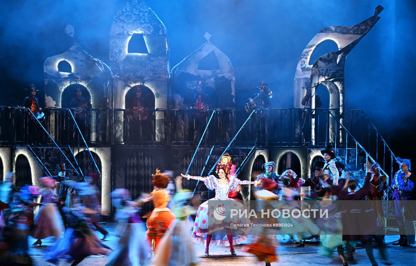 Предпремьерный показ спектакля "Ревизор" в театре Российской Армии