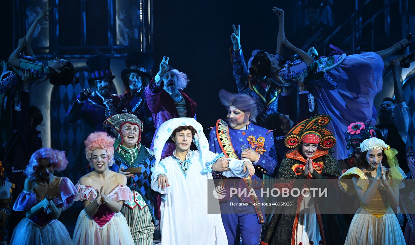 Предпремьерный показ спектакля "Ревизор" в театре Российской Армии