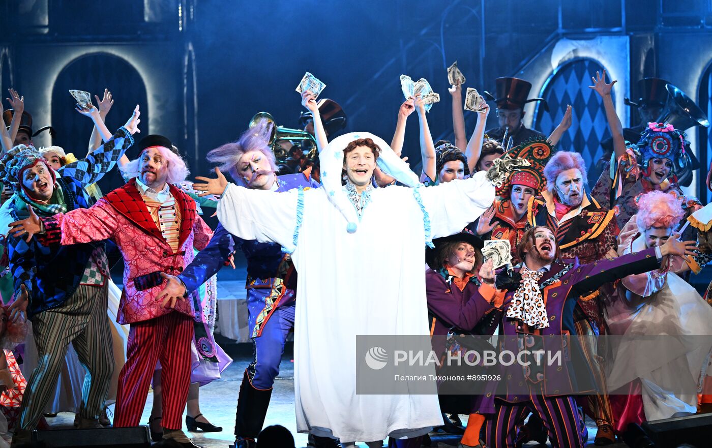 Предпремьерный показ спектакля "Ревизор" в театре Российской Армии