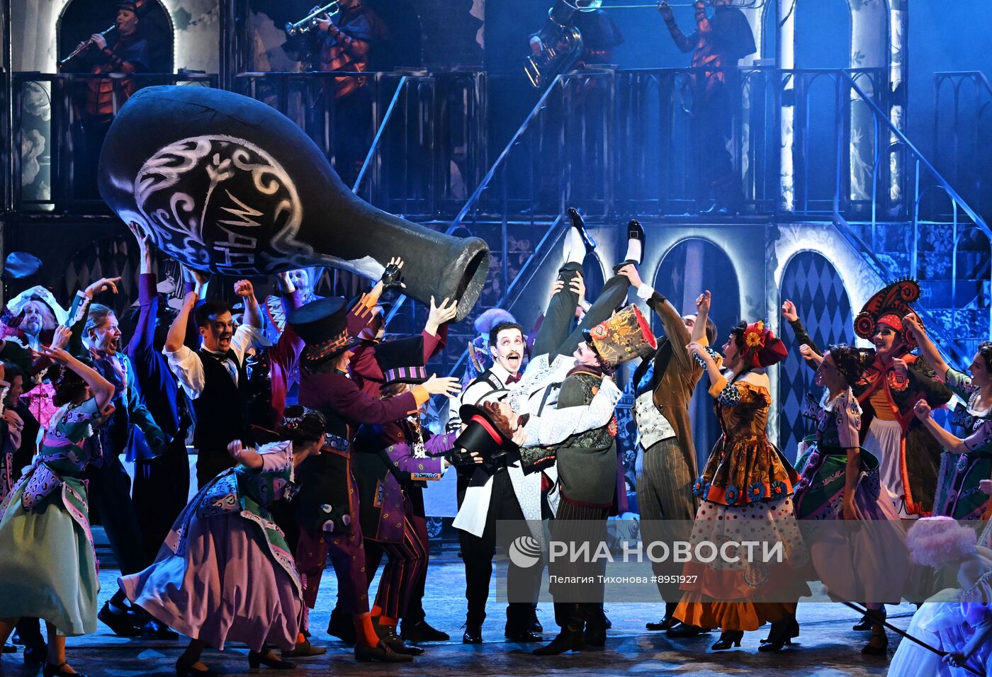 Предпремьерный показ спектакля "Ревизор" в театре Российской Армии