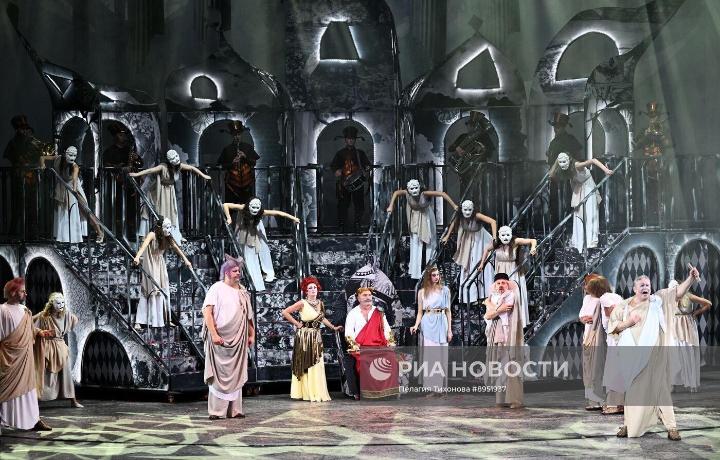 Предпремьерный показ спектакля "Ревизор" в театре Российской Армии