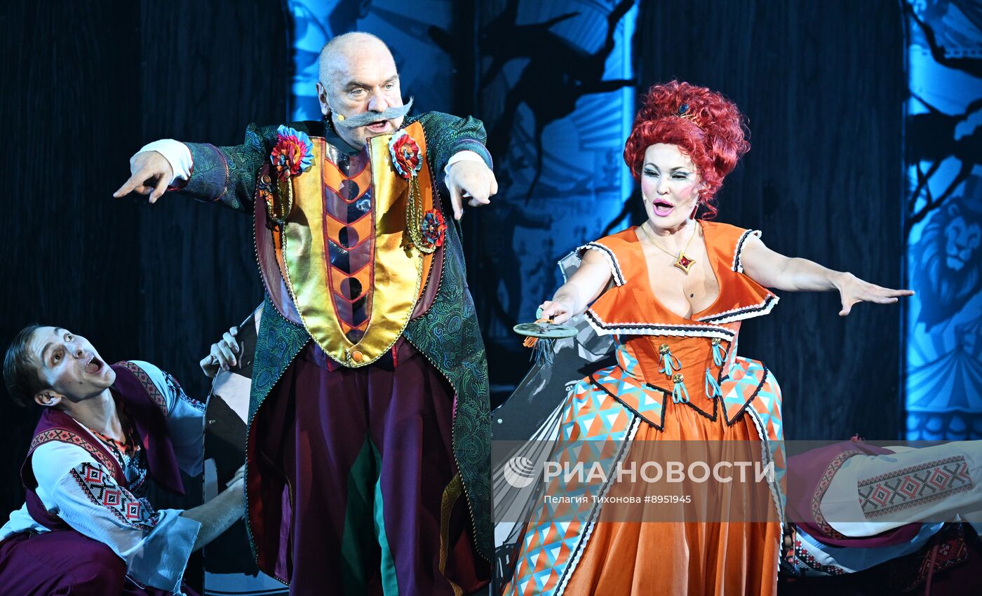 Предпремьерный показ спектакля "Ревизор" в театре Российской Армии