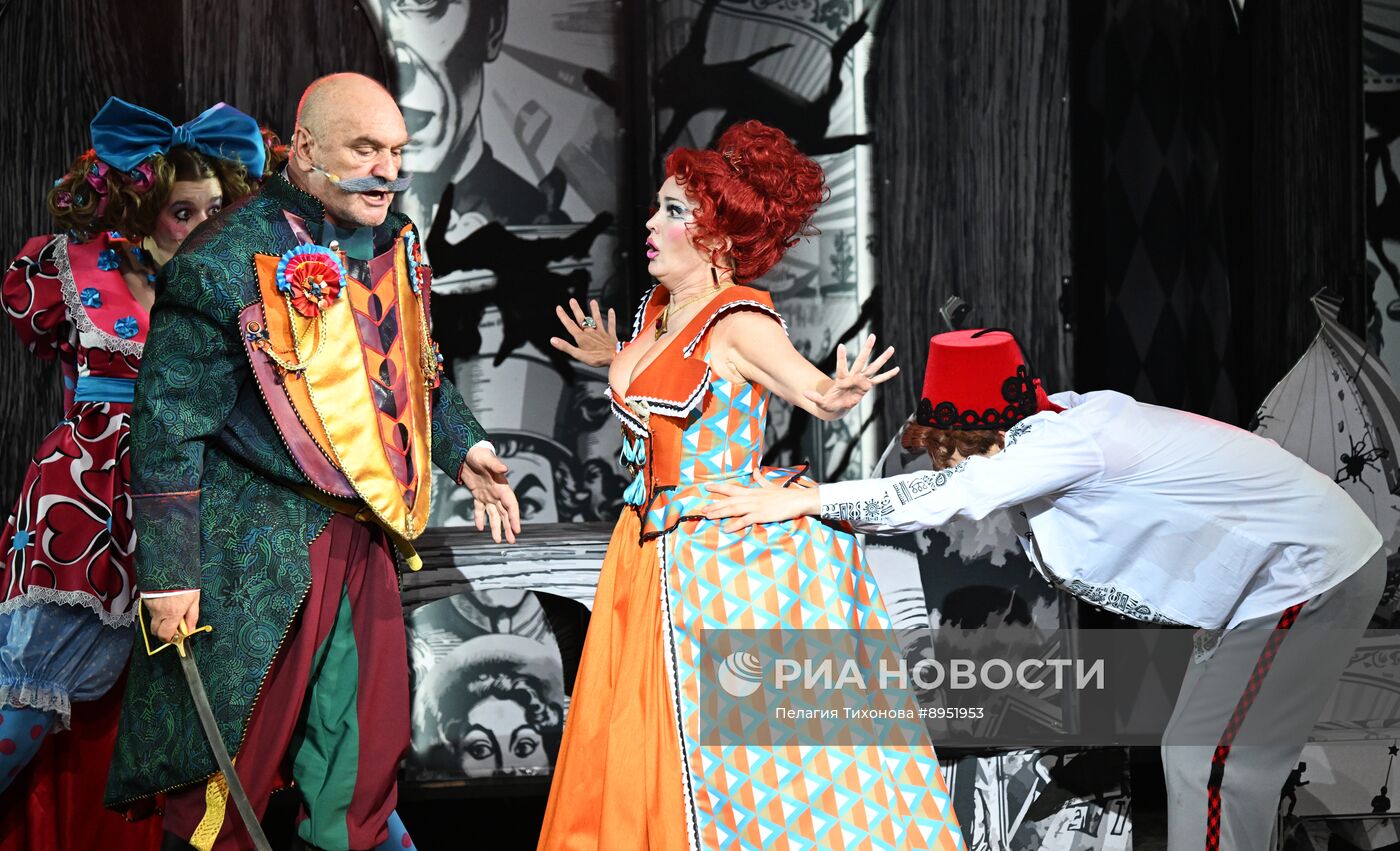 Предпремьерный показ спектакля "Ревизор" в театре Российской Армии