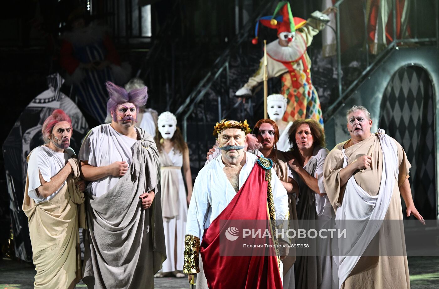 Предпремьерный показ спектакля "Ревизор" в театре Российской Армии