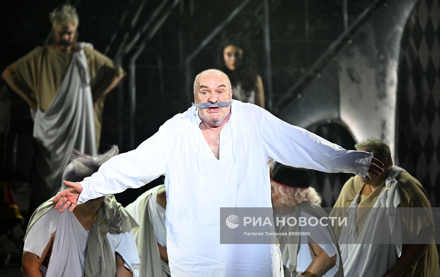 Предпремьерный показ спектакля "Ревизор" в театре Российской Армии