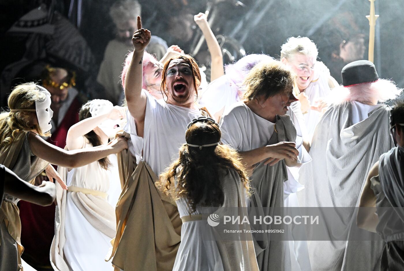 Предпремьерный показ спектакля "Ревизор" в театре Российской Армии