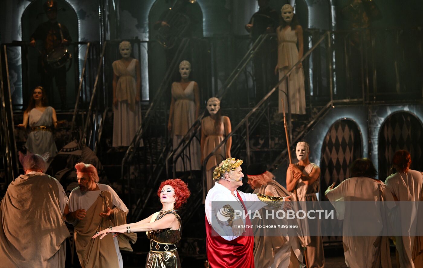 Предпремьерный показ спектакля "Ревизор" в театре Российской Армии