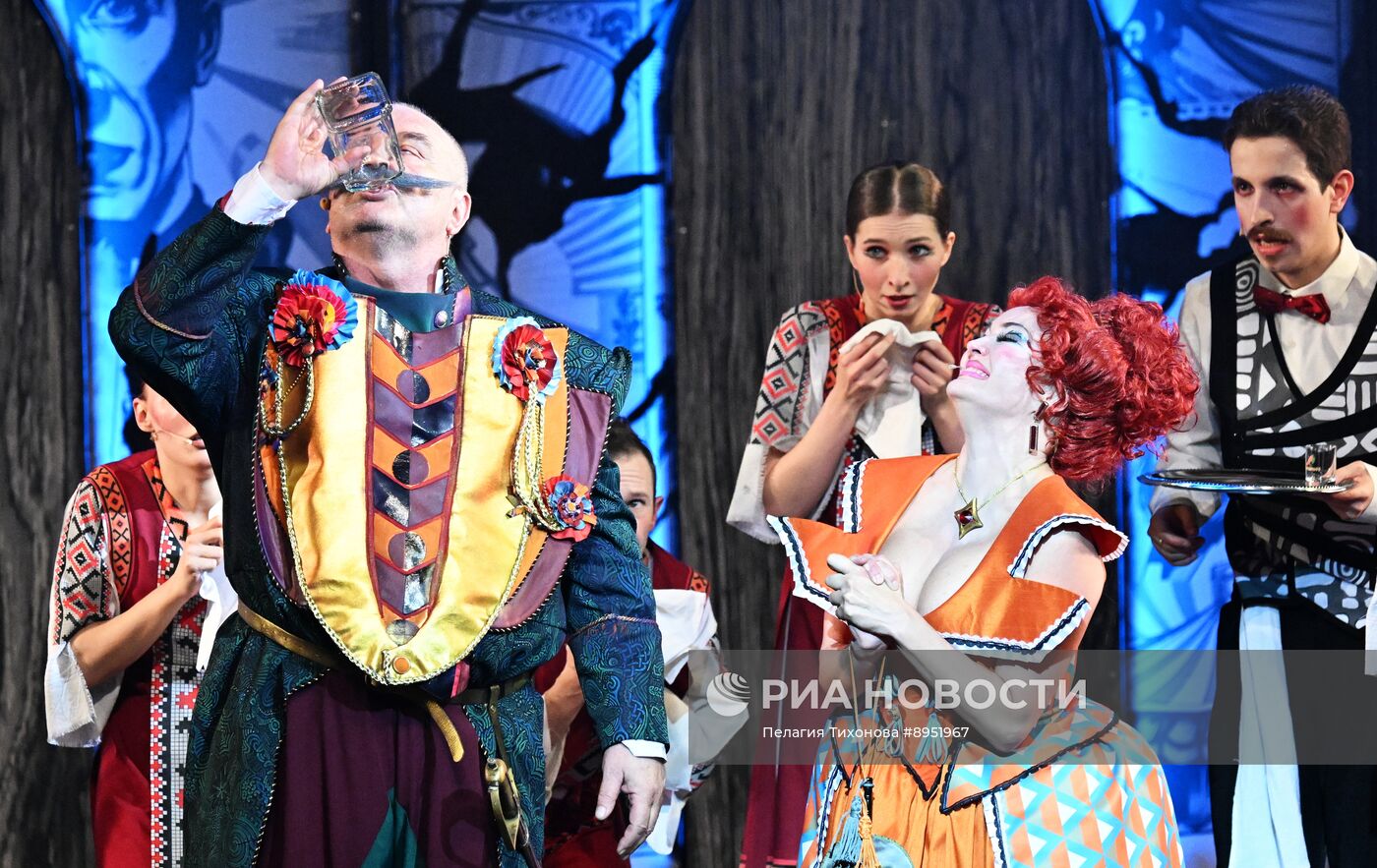 Предпремьерный показ спектакля "Ревизор" в театре Российской Армии